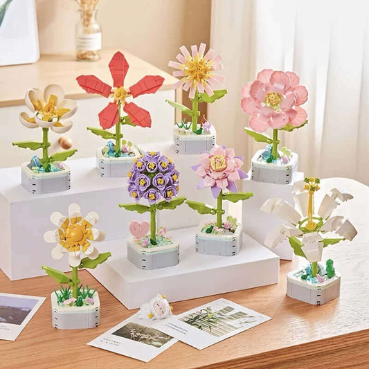 Saksı içinde lego parçalarından yapılmış çeşitli renklerde uygun fiyatlı çiçekler